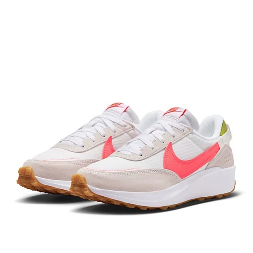 NIKE WOMENS WAFFLE DEBUT SNEAKER